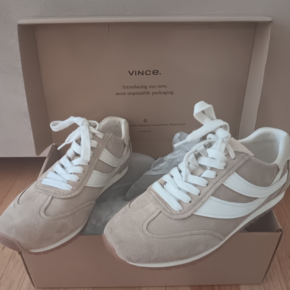 New In Box! Vince Oasis Runner Sneakers